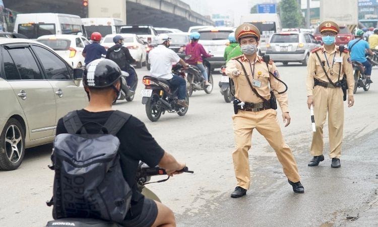 Mơ thấy cảnh sát giao thông đánh con gì